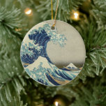 De Grote Golf van Kanagawa Mount Fuji Japan Keramisch Ornament<br><div class="desc">De beroemde Grote Golf van Kanagawa maakt deel uit van de zesendertig Uitzichten van Katsushika Hokusai van de Fuji-serie van kleurendruk prints die tussen 1826 en 1833 zijn gemaakt.</div>