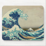 De Grote Golf van Kanagawa Muismat<br><div class="desc">Een foto van een ukio-e-houtafdruk van de Japanse kunstenaar Hokusai, die in de late Edo-periode ergens tussen 1830 en 1833 werd gepubliceerd als de eerste afdruk in de reeks van Hokusai, zesendertig Uitzicht van de berg Fuji. Het is het beroemdste werk van Hokusai, en een van de best erkende werken...</div>