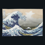 De grote golf van Kanagawa Theedoek<br><div class="desc">Japanse kunst De Grote Golf van Kanagawa of de golf ... verbluffende kunst in ukiyo-e stijl door een grote meester Katsushika Hokusai ... kunst op moderne producten uit Zazilicious</div>