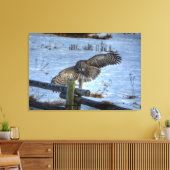 De Grote Grijze Owl en Omheining in sneeuw II Canvas Afdruk (Insitu (Woonkamer))