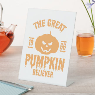 De Grote Pompoen Gelovige 1966 Pompoen Reclamebord Met Voetstuk