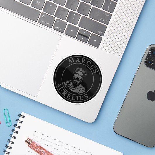 De grote stoïcijn Marcus Aurelius (grijs) Sticker (Laptop met iPhone)