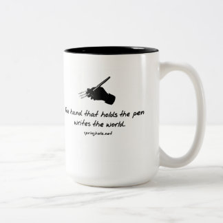 De hand die de Mok van de pen bewaart