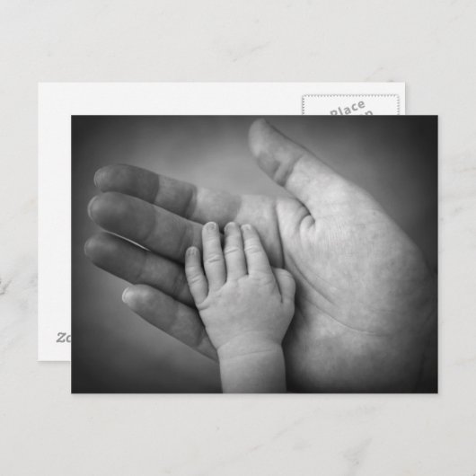 De hand van de baby van briefkaarten in de hand va (Voorkant / Achterkant)