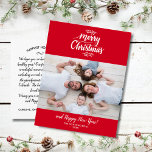 De hand Van letters voorzien Vrolijke Zwarte van Briefkaart<br><div class="desc">De uitgespreide vakantie juicht met dit moderne briefkaart toe die uw horizontale foto, Vrolijke Kerstmis in een hand-van letters voorzien manuscripttypografie, botanische twijgaccenten, al reeks tegen een Rode achtergrond van Kerstmis kenmerken. Het achtereind kenmerkt ruimte voor een getypte vakantienota of schrapt en verlaat ruimte aan handwrite. Voeg ook uw terugkeeradres...</div>