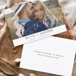 De hand Verlaten Wit sparen de Foto van de Datum Save The Date<br><div class="desc">Moderne en elegante foto bespaart de date bruiloft card. Sparen de kaart van de datumuitnodiging omvat witte Hand Lettertypografie en chic en eenvoudig ontwerp op een witte achtergrond die u uw aangepast afbeelding van de de foto van het verloving kunt toevoegen aan.</div>