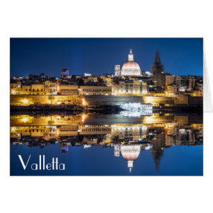 De haven van Valletta in de stad 's nachts