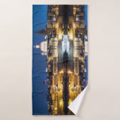 De haven van Valletta in de stad 's nachts Badhanddoek (Badhanddoek)