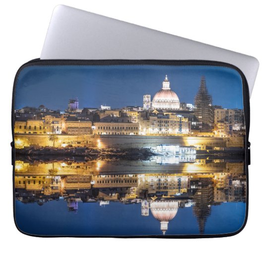 De haven van Valletta in de stad 's nachts Laptop Sleeve (Voorkant)