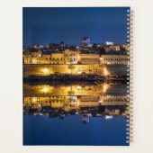 De haven van Valletta in de stad 's nachts Planner (Achterkant)