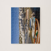 De havenstad met kleurrijke vissersboten legpuzzel (Verticaal)