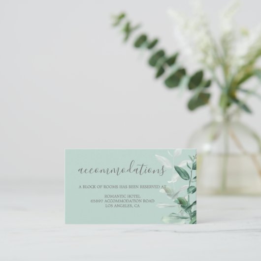 De hedendaagse elegante eucalyptusgrienery en informatiekaartje (Staand voorkant)