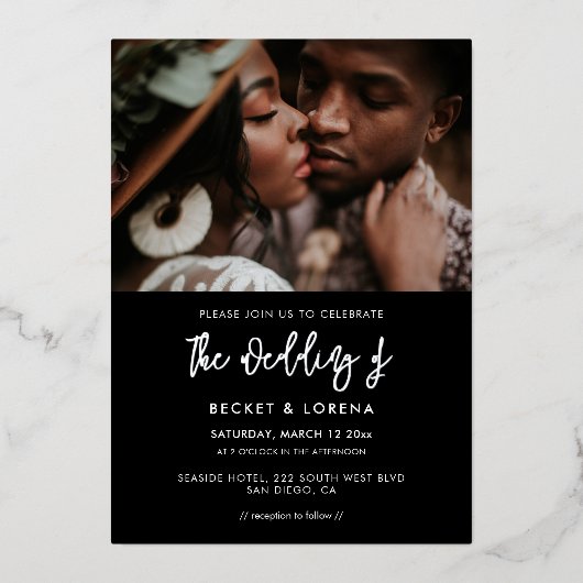 De hedendaagse moderne trouwfoto zwart-zilver folie uitnodiging (Voorkant)