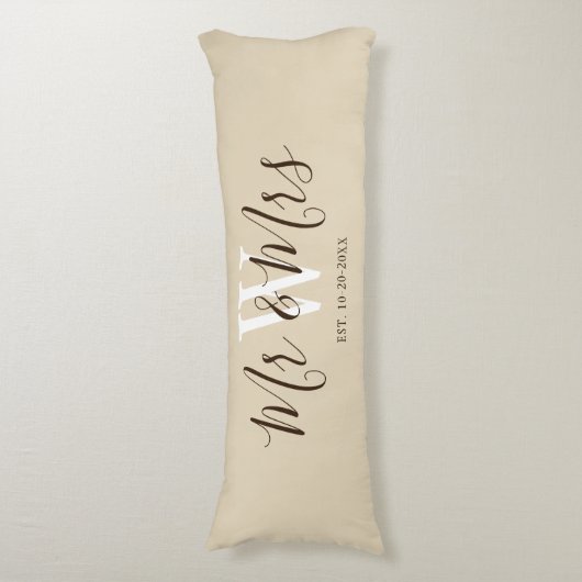 De heer en mevrouw Beige Script Passen getrouwd Mo Lichaamskussen (Voorkant Verticaal)