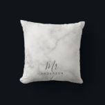 De heer en mevrouw | Elegant White Marble Modern S Kussen<br><div class="desc">"Mr and Mrs." Elegant White Marble Modern Script Personalized Couple Gift Perfect as huwelijkscadeaus for newlywed, bruiloft verjaardagstgiften, Valentijnsdag giften en geschenk voor alle gelegenheden.</div>
