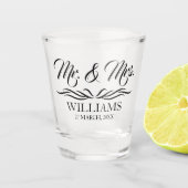 De heer en mevrouw Gepersonaliseerde Surname Weddi Shot Glas (Voorkant)