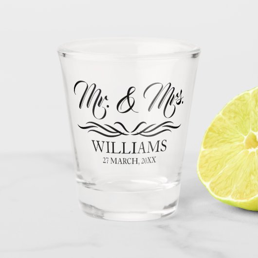 De heer en mevrouw Gepersonaliseerde Surname Weddi Shot Glas (Voorkant)