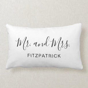 De heer en mevrouw Last Name Elegant Pas getrouwd  Kussen