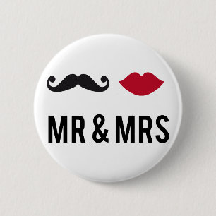 de heer en mevrouw. met snor en rode lippen ronde button 5,7 cm