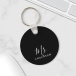 De heer en mevrouw | Zwart-wit modern Script Wedde Sleutelhanger<br><div class="desc">"Mr and Mrs." Black and White Modern Script Personalized Couple Gift Perfect as huwelijkscadeaus for newlywed,  bruiloft verjaardagstgiften,  Valentijnsdag giften en cadeaus voor alle gelegenheden.</div>