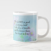 De Heer is goed - Nahum 1:7 Grote Koffiekop (Rechts)