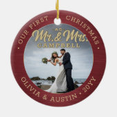 De heer & Mrs. 2 Foto Passen getrouwd 1st Xmas Bur Keramisch Ornament (Achterkant)