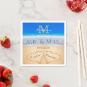 de heer Mrs Beach Wedding Hearts in Sand Monogram Servet (Insitu)