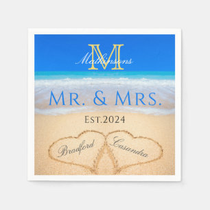 de heer Mrs Beach Wedding Hearts in Sand Monogram Servet
