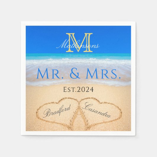 de heer Mrs Beach Wedding Hearts in Sand Monogram Servet (Voorkant)