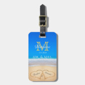 de heer Mrs Beach Wedding Hearts Sand Family Monog Bagagelabel (Voorkant verticaal)