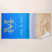 de heer Mrs Beach Wedding Hearts Sand Family Monog Strandlaken (Voorkant)