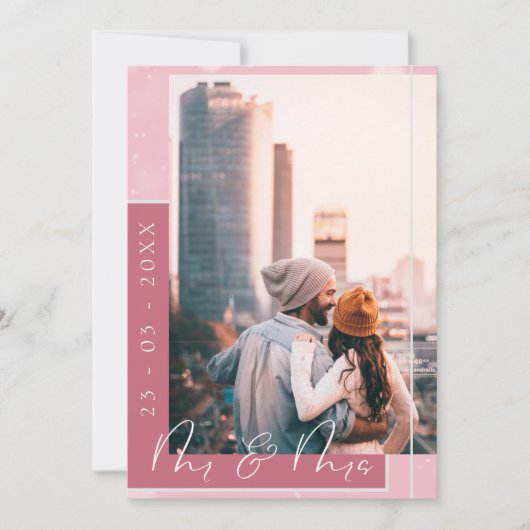De heer & Mrs Magenta Pink White Script Foto Save The Date (Voorkant)