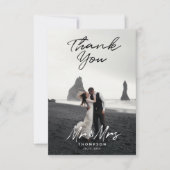 De heer Mrs Modern Black White Script Wedding Phot Bedankkaart (Voorkant)