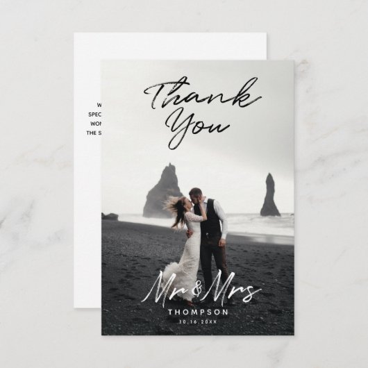 De heer Mrs Modern Black White Script Wedding Phot Bedankkaart (Voorkant / Achterkant)