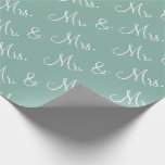 De heer Mrs Script Wedding Shower Cadeaupapier<br><div class="desc">Mr. En Mrs script sage green wrapping paper voor een bruiloft,  vrijgezellenfeest.</div>