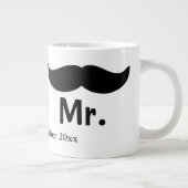 de heer Mustache Gay Wedding  Grote Koffiekop (Rechts)