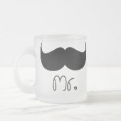de heer Mustache Mok (Links)