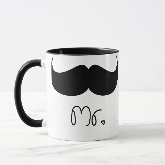 de heer Mustache Mok (Links)