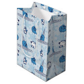de heer Narwhal Blue Snowflake Pattern Medium Cadeauzakje (Voorkant Gekanteld)