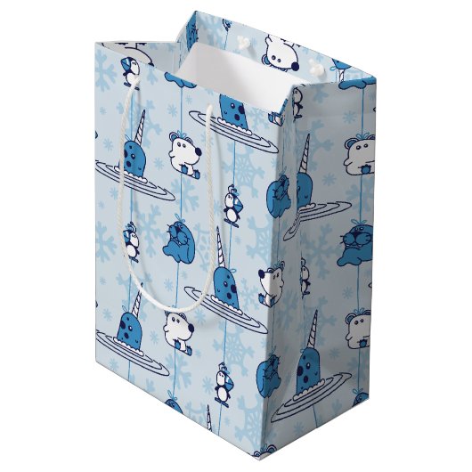 de heer Narwhal Blue Snowflake Pattern Medium Cadeauzakje (Achterkant Gekanteld)