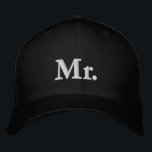 De heer zwarte en witte moderne elegante chic geborduurde pet<br><div class="desc">Meneer zwart-wit,  modern elegant chic,  geborduurd Baseball Pet. Beschikbaar in veel kleuren en opties</div>
