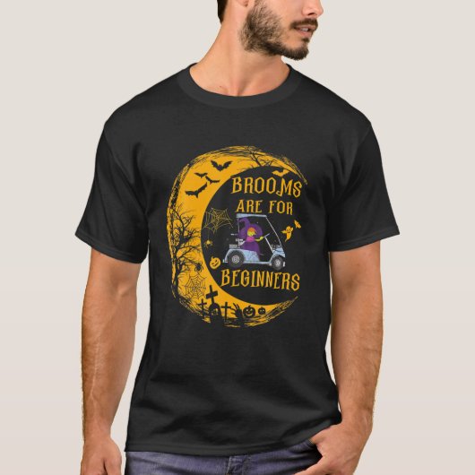 De heks die een Golf Cart Halloween Brooms achterl T-shirt (Voorkant)