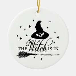 De Heks Is Er met Hoed & Bezemsteel Halloween Keramisch Ornament