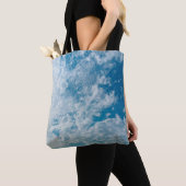 De heldere hemel op de dag dat het licht voorbij g tote bag (Dichtbij)