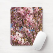 De heldere lentekleur van kersenbloesem muismat (Met muis)