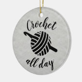 De hele dag door gehaakte Yarn Ball + Hook Crafts Keramisch Ornament (Links)