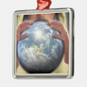 De hele wereld in zijn handen metalen ornament (Links)