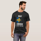 De helft van het Zweeds is beter dan geen grappig  T-shirt (Voorkant volledig)