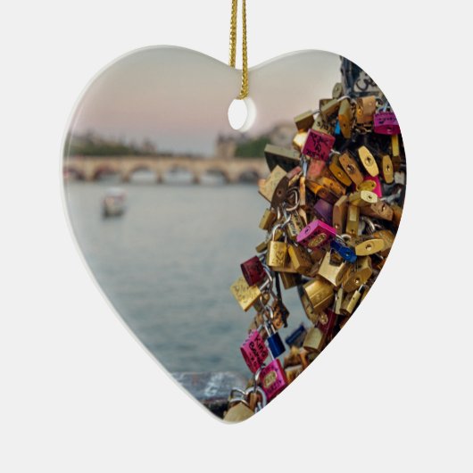 De hemel in Parijs met liefdessluizen is heerlijk Keramisch Ornament (Rechts)