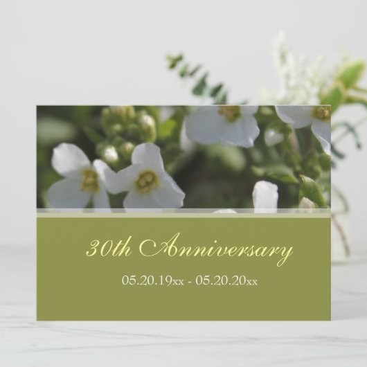 de herdenkingsdag van de verse witte tuinbloemen kaart (Staand voorkant)